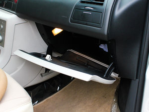 2011款2.0L 手动劲雅版 手套箱