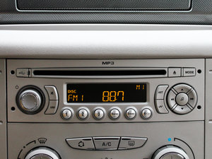 2011款2.0L 手动劲雅版 音响调节