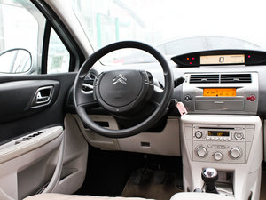 2011款2.0L 手动劲雅版 中控区