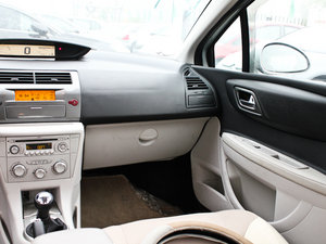 2011款2.0L 手动劲雅版 中控区