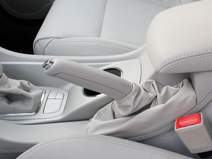 2011款2.3L 自动尊雅版 驻车制动器