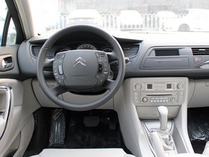 2011款2.3L 自动尊雅版 中控区