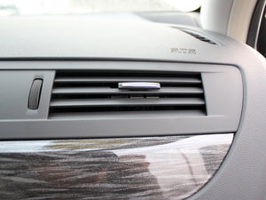 2011款2.3L 自动尊雅版 中控区