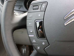 2011款2.3L 自动尊雅版 中控区