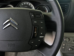 2011款2.3L 自动尊贵版 中控区