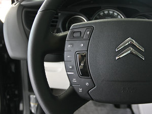 2011款2.3L 自动尊贵版 中控区