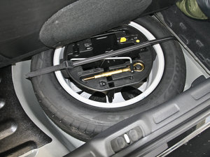 2011款2.3L 自动豪华版 备胎