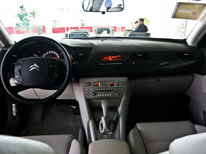 2011款2.3L 自动豪华版 内饰全景