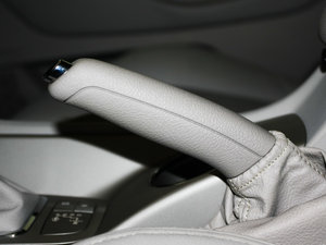 2011款2.3L 自动尊驭版 驻车制动器