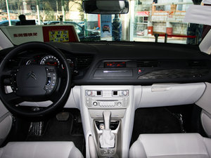 2011款2.3L 自动尊驭版 内饰全景