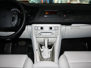 2011款2.3L 自动尊驭版 中控台