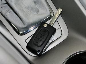 2011款2.3L 自动尊驭版 车钥匙