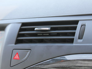 2011款2.3L 自动尊贵版 空调出风口