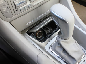 2011款2.3L 自动尊贵版 中控区