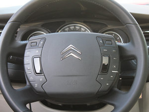 2011款2.3L 自动尊贵版 中控区