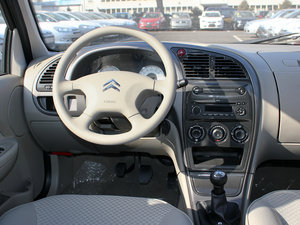 2011款1.6L 手动科技版 中控区
