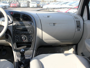 2011款1.6L 手动科技版 中控区