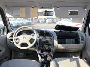 2011款1.6L 手动科技版 中控区