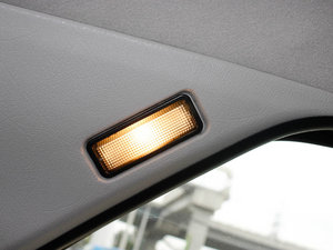 2011款1.6L 手动尊贵版 空间座椅
