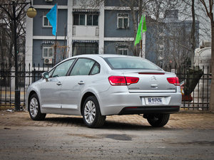 2012款1.6L 自动品享版 左后45度