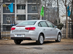 2012款1.6L 自动品享版 整体外观