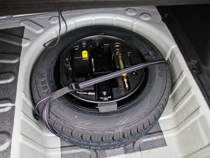2012款1.6L 自动品享版 备胎