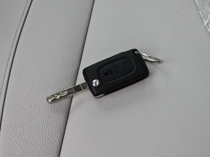 2012款1.6L 自动品享版 车钥匙