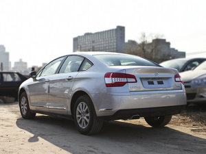 2012款2.0L 自动尊享版 左后45度