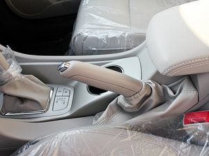 2012款2.0L 自动尊享版 驻车制动器