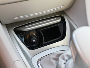 2012款2.0L 自动尊享版 中控区