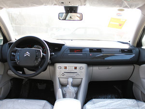 2012款2.0L 自动尊享版 内饰全景