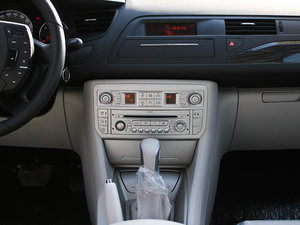 2012款2.0L 自动尊享版 中控台