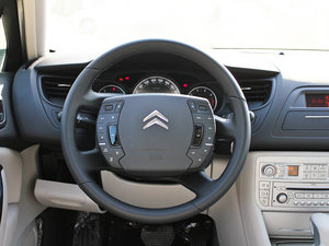 2012款2.0L 自动尊享版 方向盘