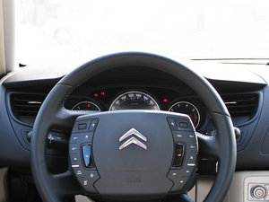 2012款2.0L 自动尊享版 中控区