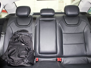 2012款2.3L 自动尊贵版 后排座椅