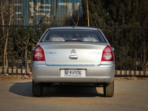 2012款1.6L 自动科技版 正后	