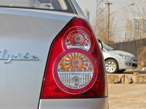 2012款1.6L 自动科技版 尾灯