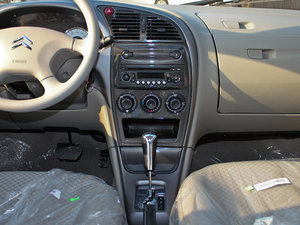 2012款1.6L 自动科技版 中控台