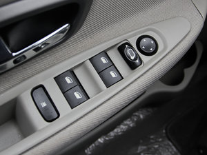 2012款1.6L 手动尊贵版 中控区