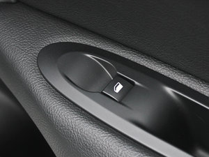 2013款1.8L 自动劲驰版 中控区