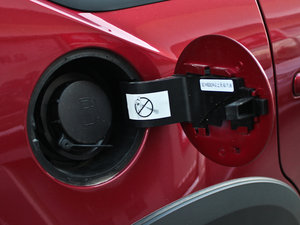 2013款1.6L 自动版 油箱盖