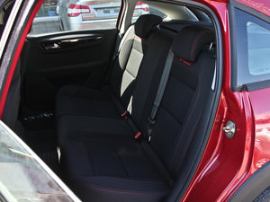 2013款1.6L 自动版 后排座椅