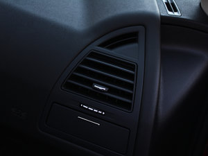 2013款1.6L 自动版 中控区