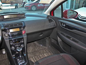2013款1.6L 自动版 中控区