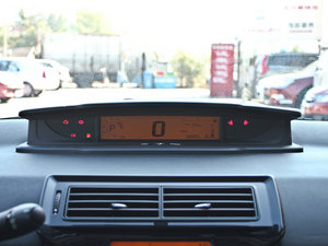 2013款1.6L 自动版 中控台显示屏