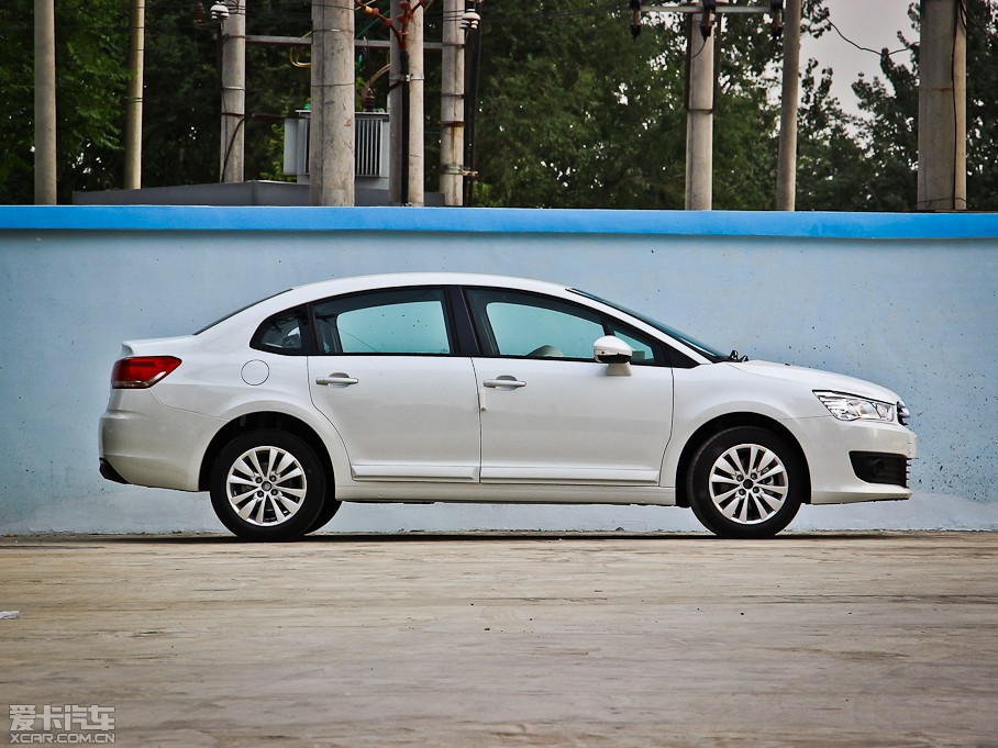 2013款世嘉三厢1.6l cng手动品尚版