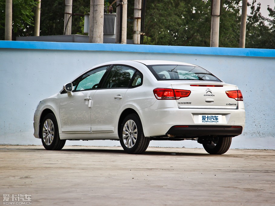 雪铁龙新世嘉三厢整体外观