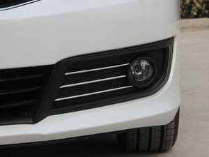 2013款1.6L 自动品享版 前雾灯