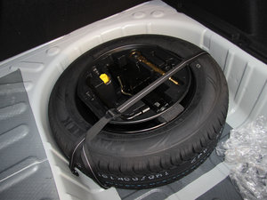 2013款1.6L 自动品享版 备胎