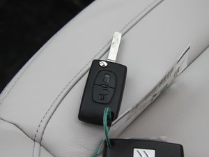 2013款1.6L 自动品享版 车钥匙